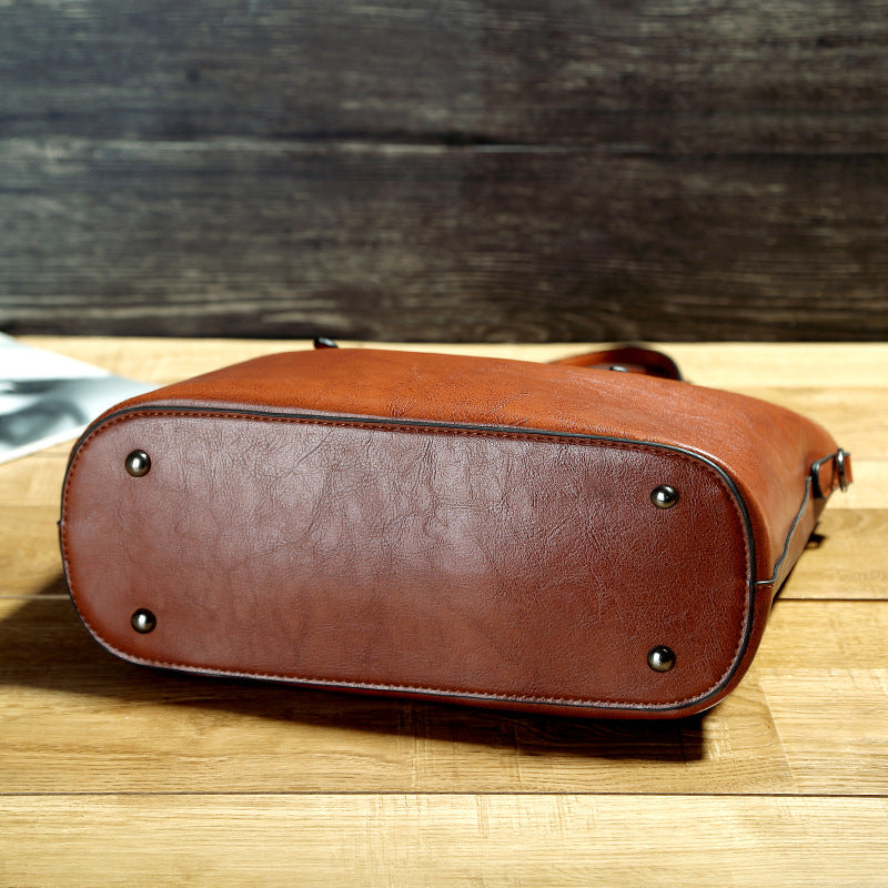 Kalvessa Oil-Wax Shoulder Tote