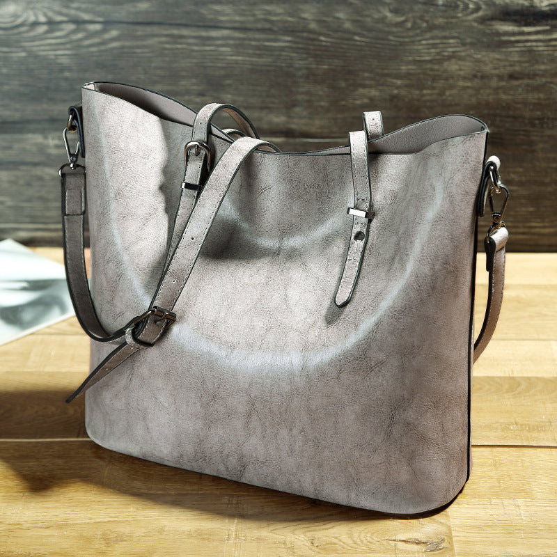 Kalvessa Oil-Wax Shoulder Tote