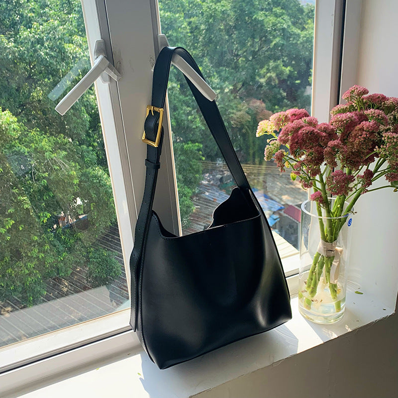 Kalvessa Minimalist Crossbody