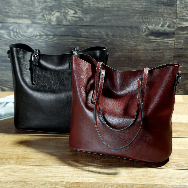 Kalvessa Oil-Wax Shoulder Tote