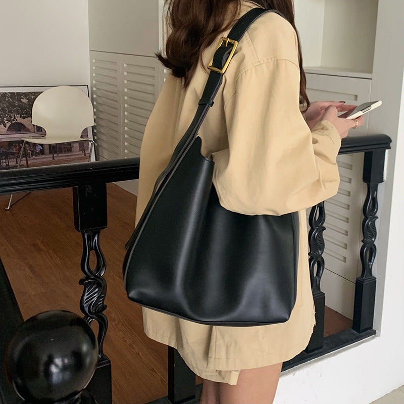 Kalvessa Minimalist Crossbody